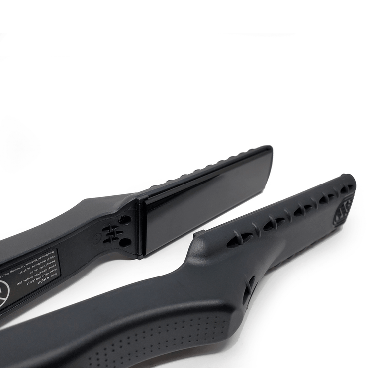 High-quality CROC LED 1-inch flat iron with black titanium plates for even heat distribution.